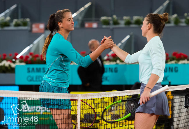 Мадрид. Халеп не проиграла ни одного гейма Кужмовой, Осака и Барти вышли в четвертьфинал Мадрид. Халеп не проиграла ни одного гейма Кужмовой, Осака и Барти вышли в четвертьфинал