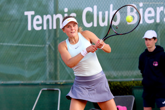 Завацкая досрочно завершила борьбу в матче на мини-турнире во Франции Завацкая досрочно завершила борьбу в матче на мини-турнире во Франции