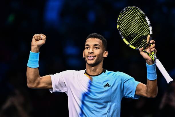 ATP Finals. Оже-Альяссим впервые победил Надаля - испанец проиграл четвертый матч подряд ATP Finals. Оже-Альяссим впервые победил Надаля - испанец проиграл четвертый матч подряд