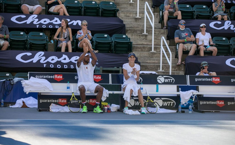 Зрители на командном турнире в США не соблюдают масочный режим, несмотря на изначальные правила (ФОТО) Зрители на командном турнире в США не соблюдают масочный режим, несмотря на изначальные правила (ФОТО)