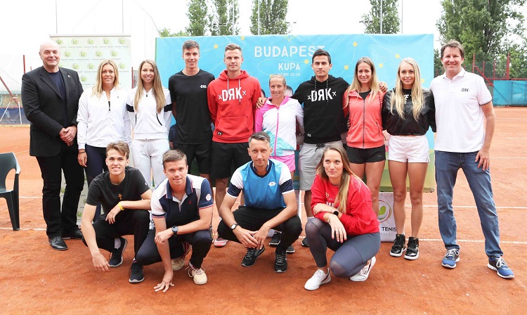 Сергей Стаховский на пресс-конференции участников выставочного турнира в Будапеште