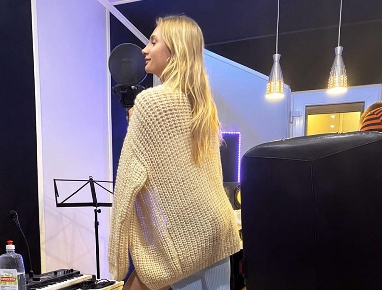 Даяна Ястремская представила свою первую песню, которую записала во время карантина