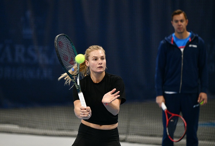 Кубок Федерации. Завацкая и Ястремская потренировались на корте в Таллине