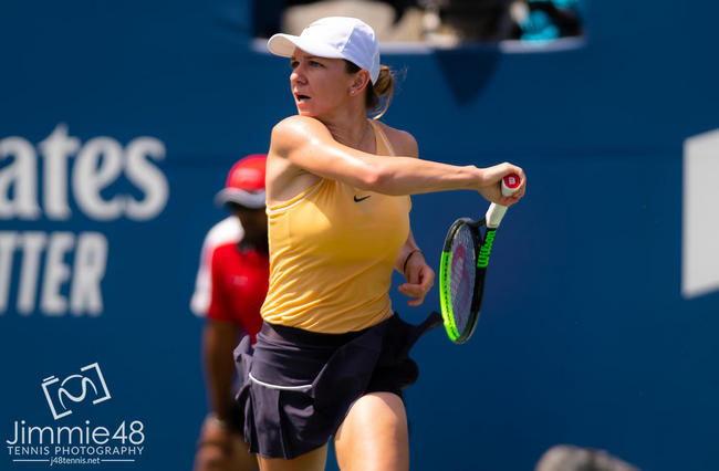 Торонто. Халеп начала защиту титула, Свёнтек и Осака поспорят за место в четвертьфинале