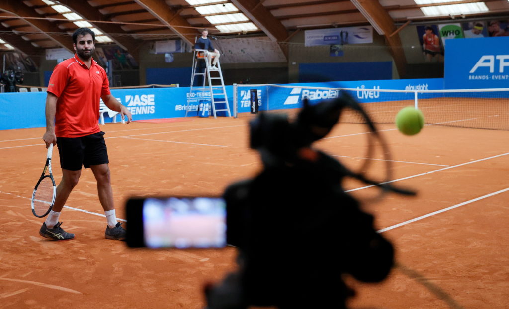 В Германии проходит выставочный турнир без зрителей, линейных судей и болбоев