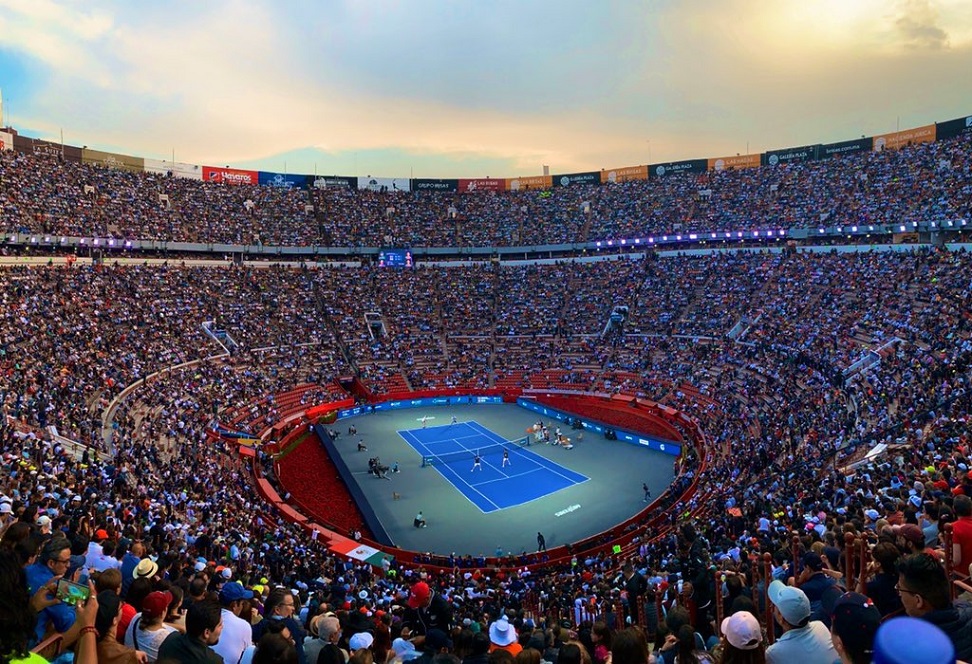 Федерер и Зверев собрали рекордное количество зрителей на теннисном матче